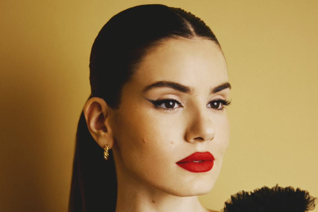 A beleza e o estilo da Camila Queiroz