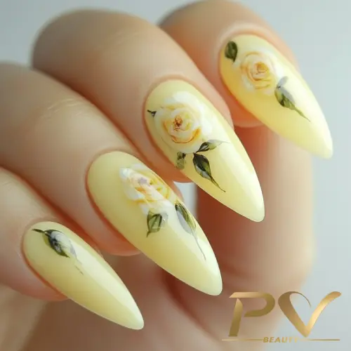 Tendência: Unhas amarelo manteiga
