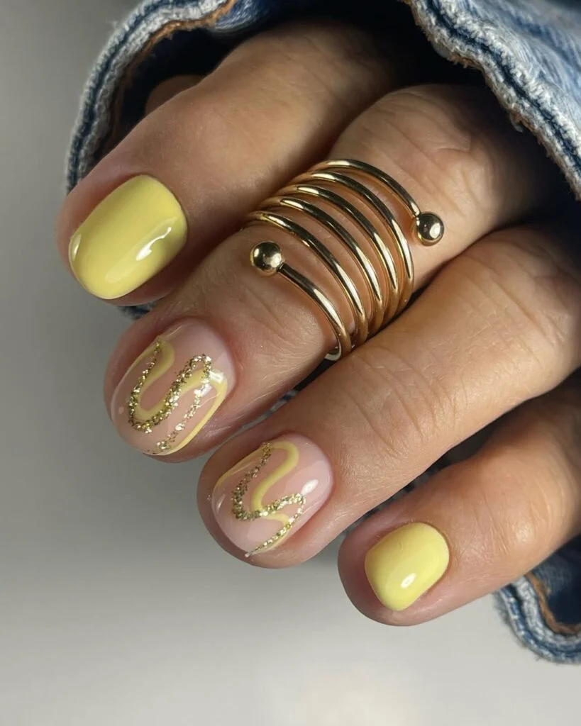 Tendência: Unhas amarelo manteiga