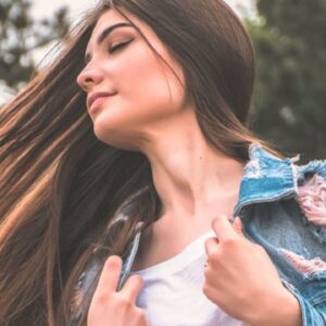 Cabelo Fino com Raiz Oleosa: Guia Completo para Cuidar e Valorizar Seus Fios