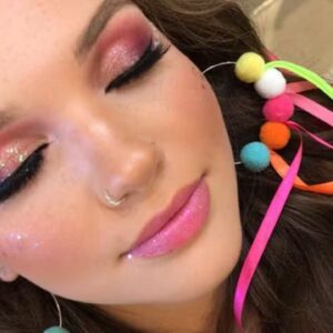 Dicas para sua maquiagem resistir durante o carnaval