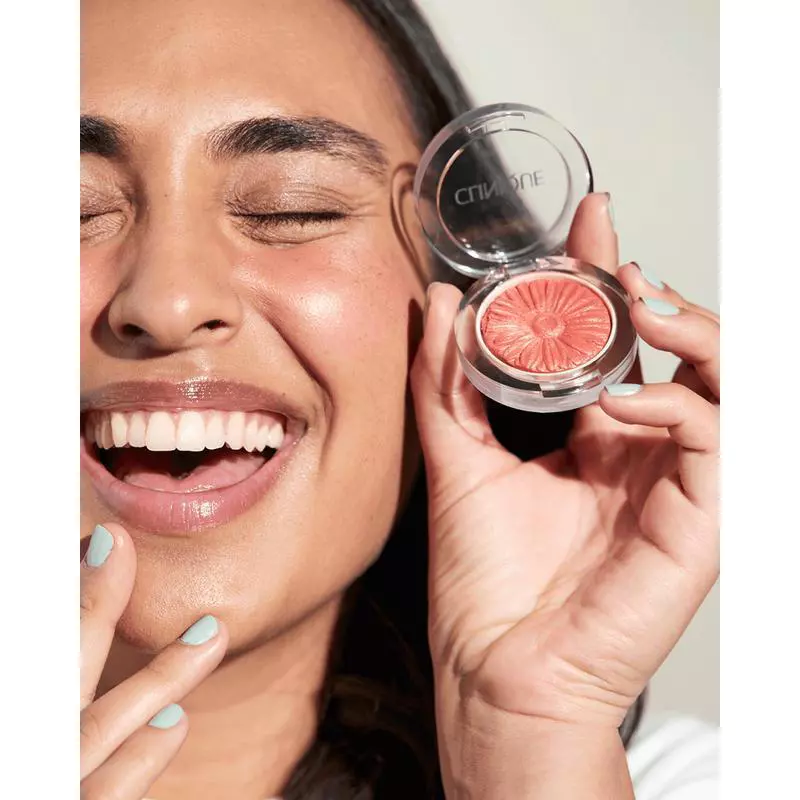 5 blushes cremosos para aquela cor de quem passou o dia no sol