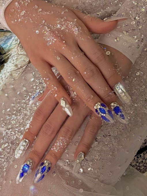 O Met Gala 2026 foi tomado por unhas que pareciam joias