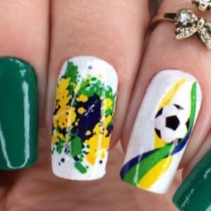 Nail art para torcer pelo Brasil na Copa: do verde e amarelo óbvio até o que está bombando no TikTok agora