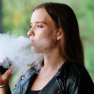 O Que o Vape e a Rotina Moderna Estão Fazendo com a Sua Pele (e Como Reverter)