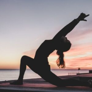 Yoga em Casa: O Que Realmente Muda no Seu Corpo (e Como Começar Sem Comprar Nada)